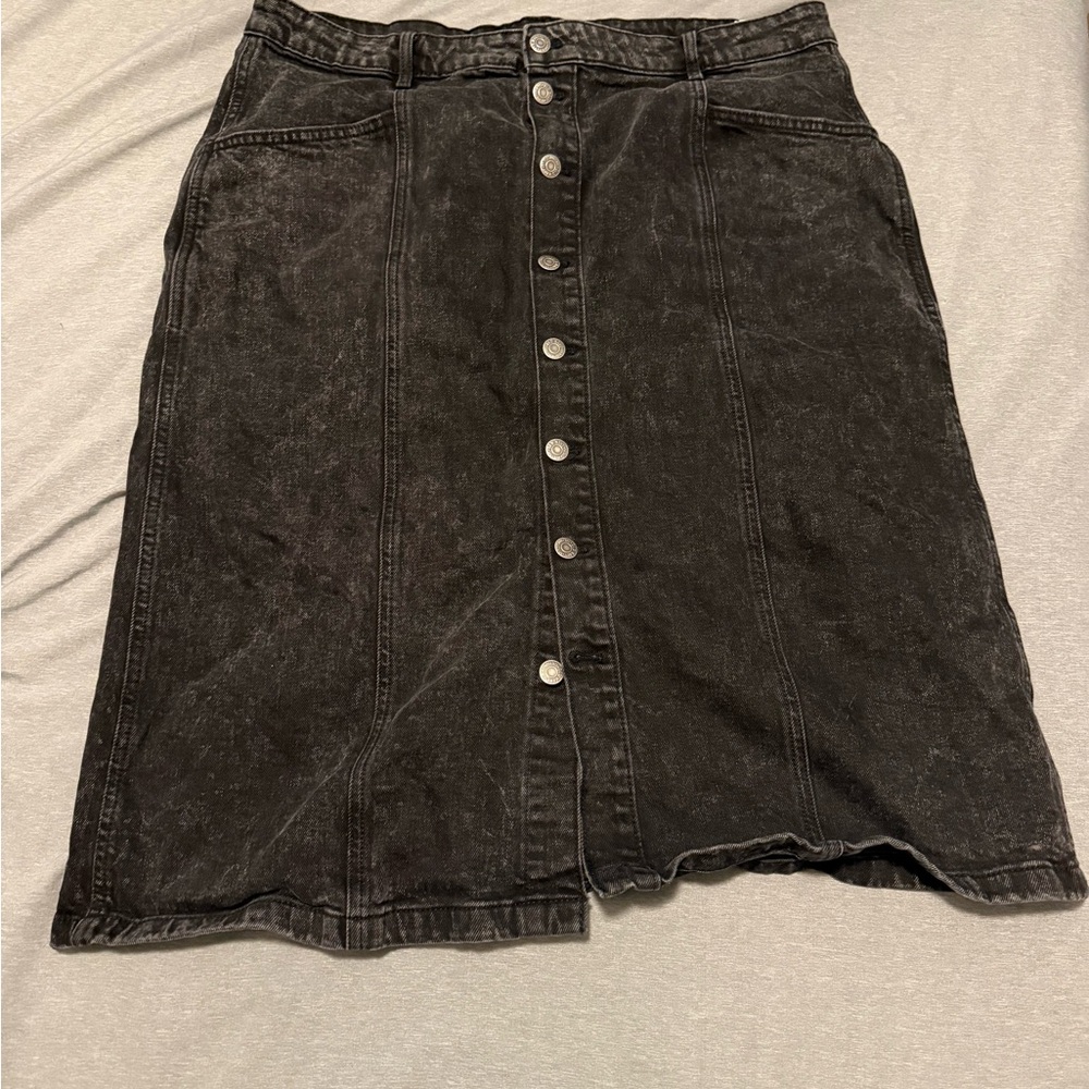 Old Navy Black Button-Front Midi Denim Skirt